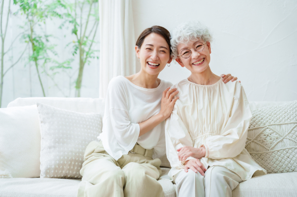 歯を抜かずに長く使うために定期健診を欠かさない親子