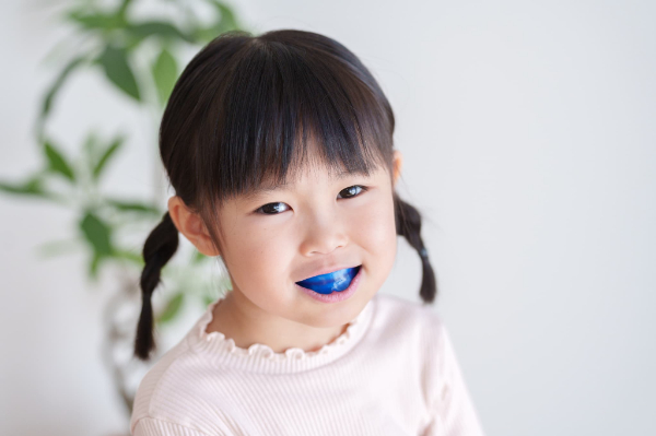 マイオブレースを装着した子ども